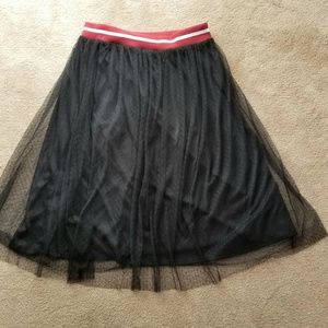 Medium black elastic with mesh skirt